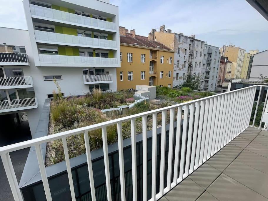 Apartment Karel With Garage Parking Praha Eksteriør bilde